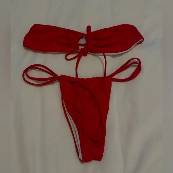 Bikinis - Picture 4 of 6